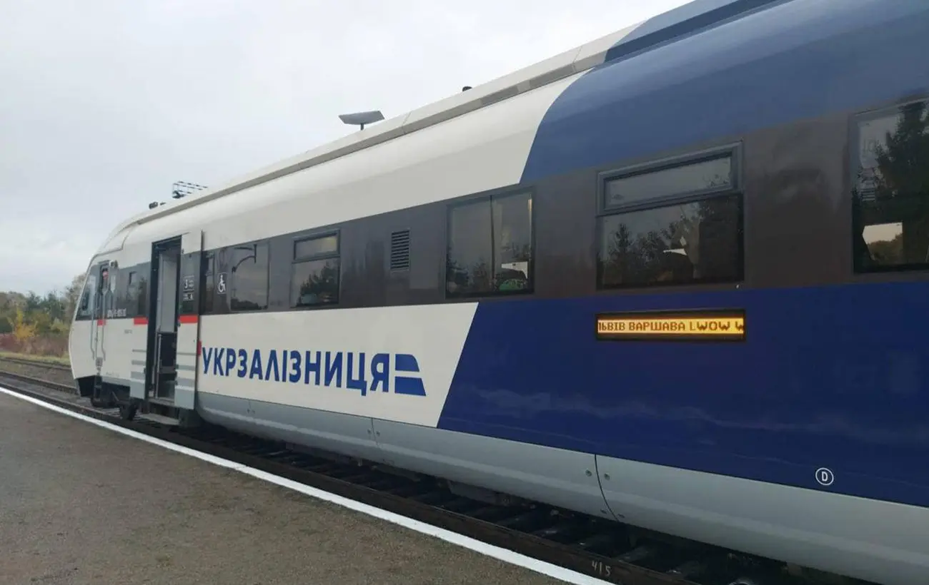 Росіяни атакували залізницю дронами: провідниця загинула, пасажир травмований