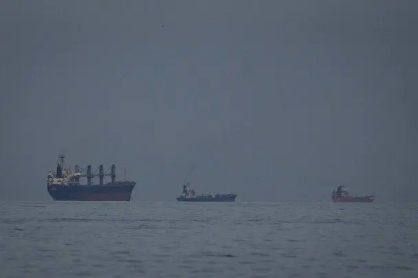 Іран відкрив Ормузьку протоку, але заблокував судна ворогів