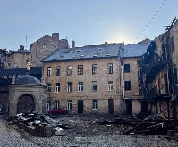 Російські дрони обстріляли житлові будинки у Львові: є тяжко поранені