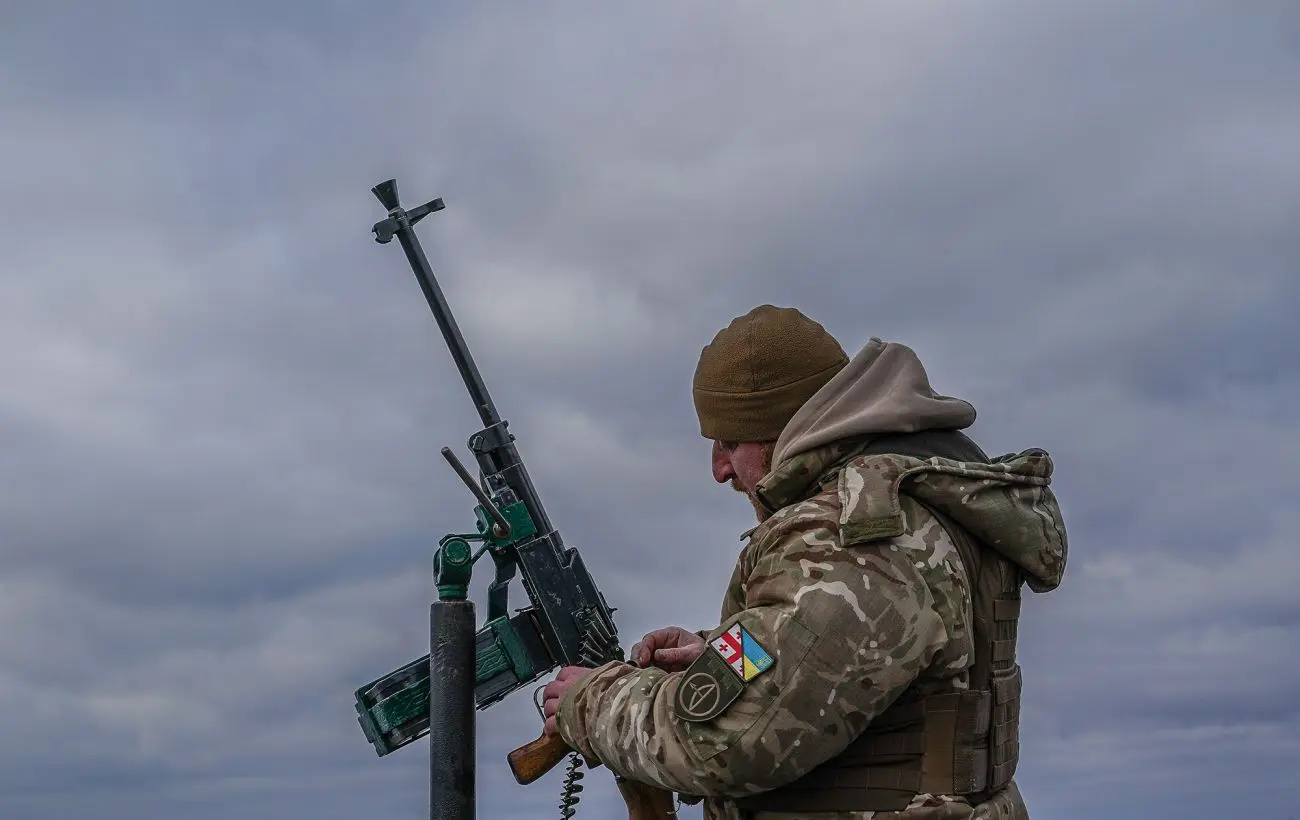Нічна атака Росії: «Кинджал» і сотні дронів обстріляли Україну