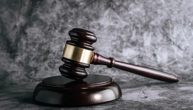 У Росії винесли суворі вироки трьом полоненим «азовцям»: до 19 років ув’язнення