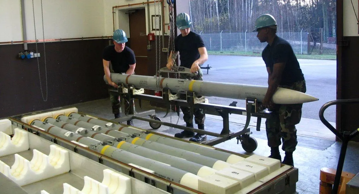 Виробництво ракет AIM-120 для F-16 переноситься до ЄС: нові можливості для ППО України
