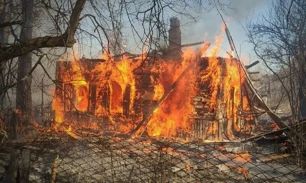 Трагедія на Чернігівщині: 95-річний дідусь загинув у вогні після удару дрона