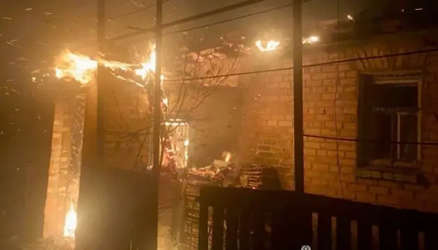 Нічні атаки на Дніпропетровщину: поранені троє, пожежі та знищені дрони