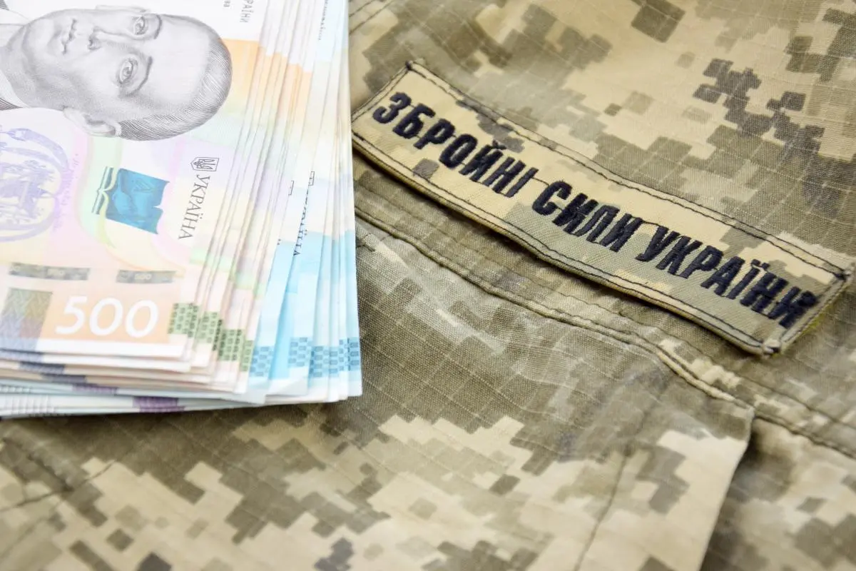 Відступ із Донбасу: чому українцям доведеться платити більше податків