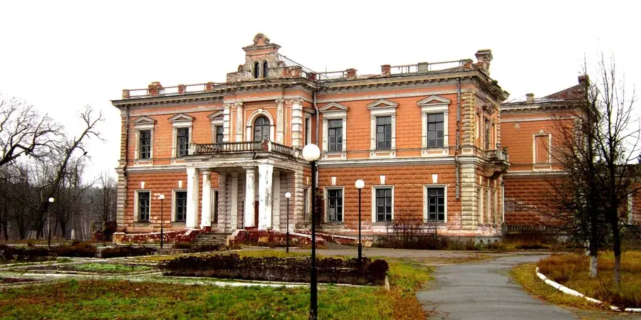 Руйнація палацу Харитоненка на Сумщині: культурна спадщина під загрозою