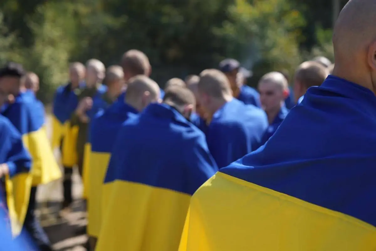 Великодній обмін: Україна повернула 175 полонених воїнів додому