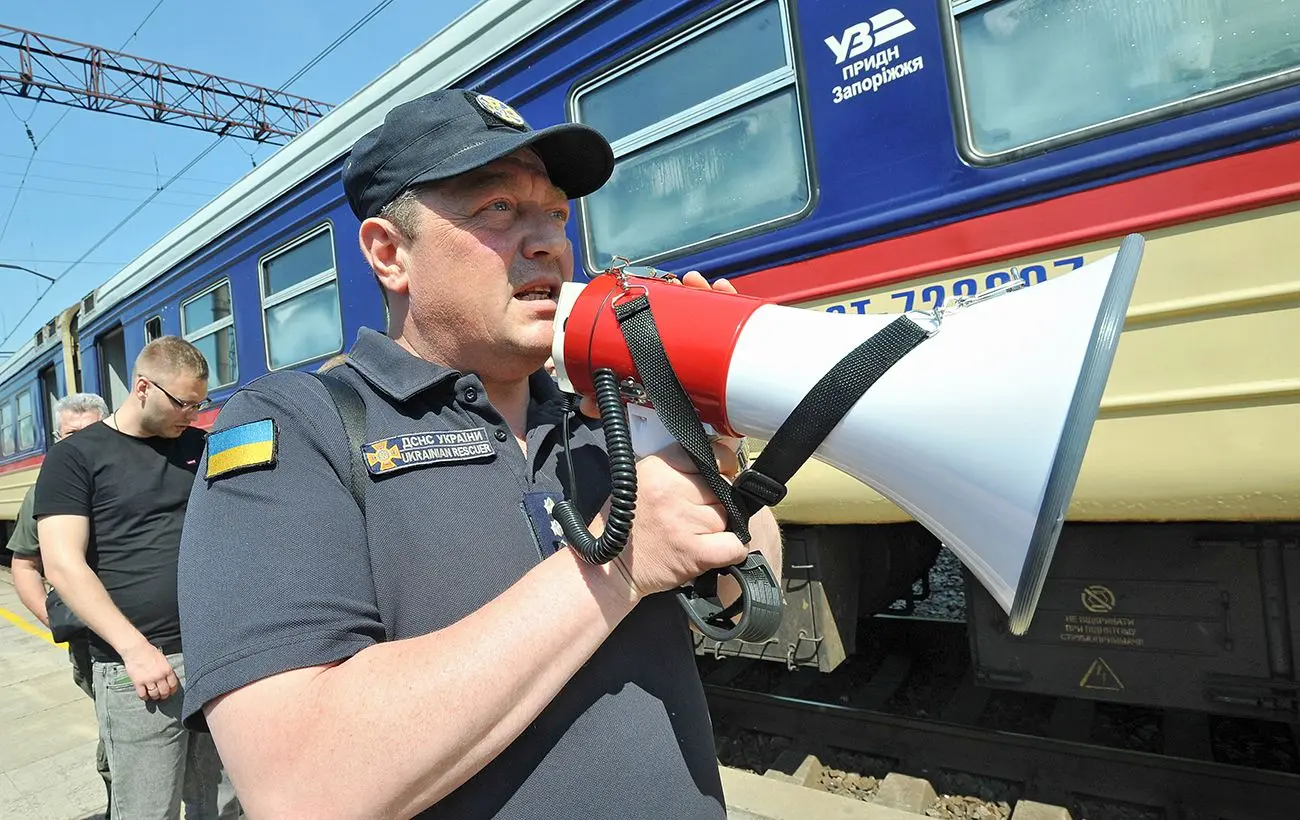 Як евакуюватися з поїзда УЗ під час атаки: головні поради, щоб врятувати життя