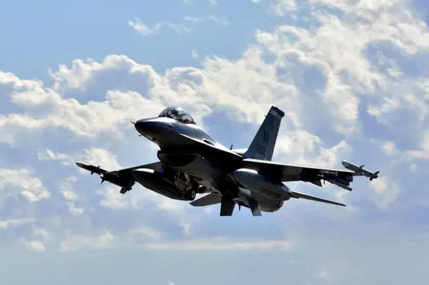 Чому Україна досі не отримала обіцяні винищувачі F-16: розкрито головні причини