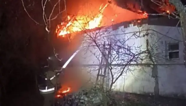 Російські війська безжально обстріляли Дніпропетровщину: горіли будинки