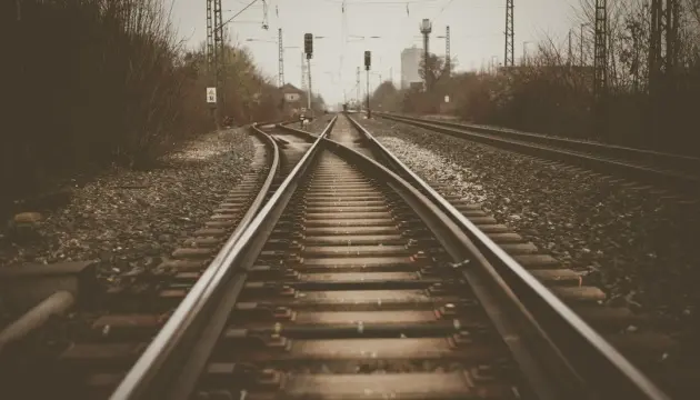 Окупанти хочуть відновити залізничне сполучення між Маріуполем та Донецьком влітку