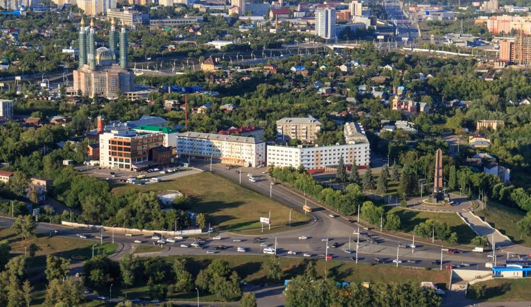 Шок у Башкортостані: безпілотники вражають нафтозавод і житловий будинок в Уфі